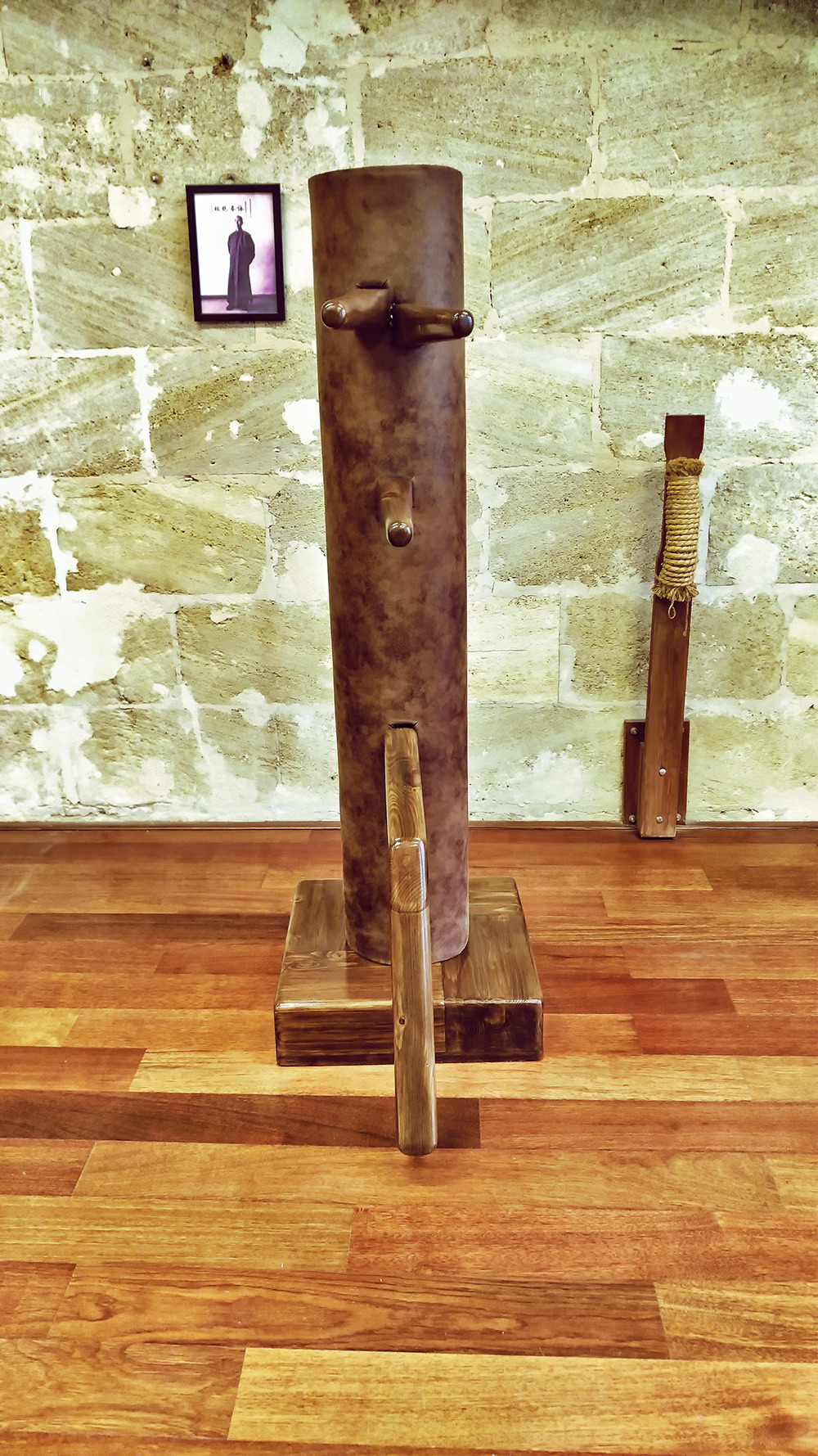 Mannequin de bois Mook Yan Jong utilisé pour l'entraînement du Wing Chun