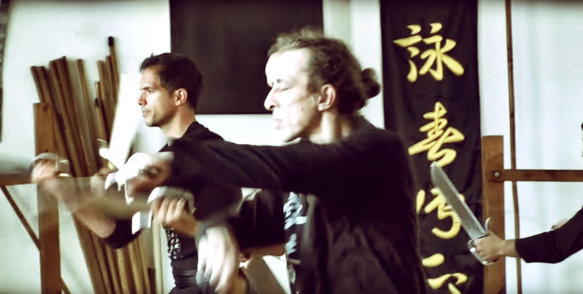 Sifu Didier Beddar et Josse Delaune lors d'une démonstration aux couteaux papillons (Baat Jaam Do)